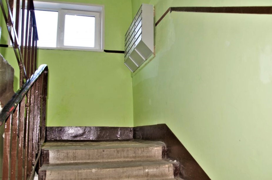 В какой цвет покрасить стены в подъезде многоквартирного дома фото